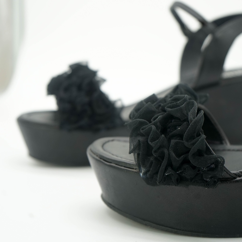 Retro Ruffle Platforms - Picture 3 of 5
